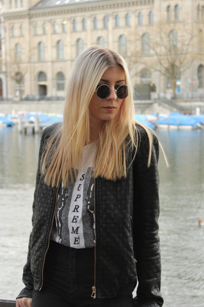 CASUAL CITY LOOK IN SCHWARZ-WEISS