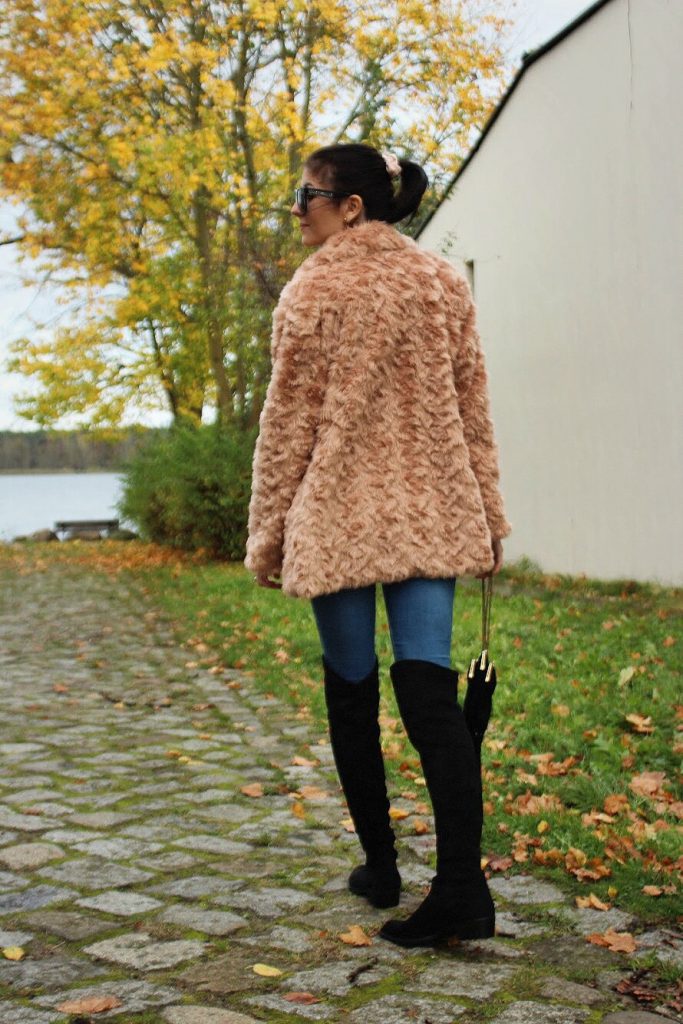 PRETTY IN PINK (FLUFFY COAT)