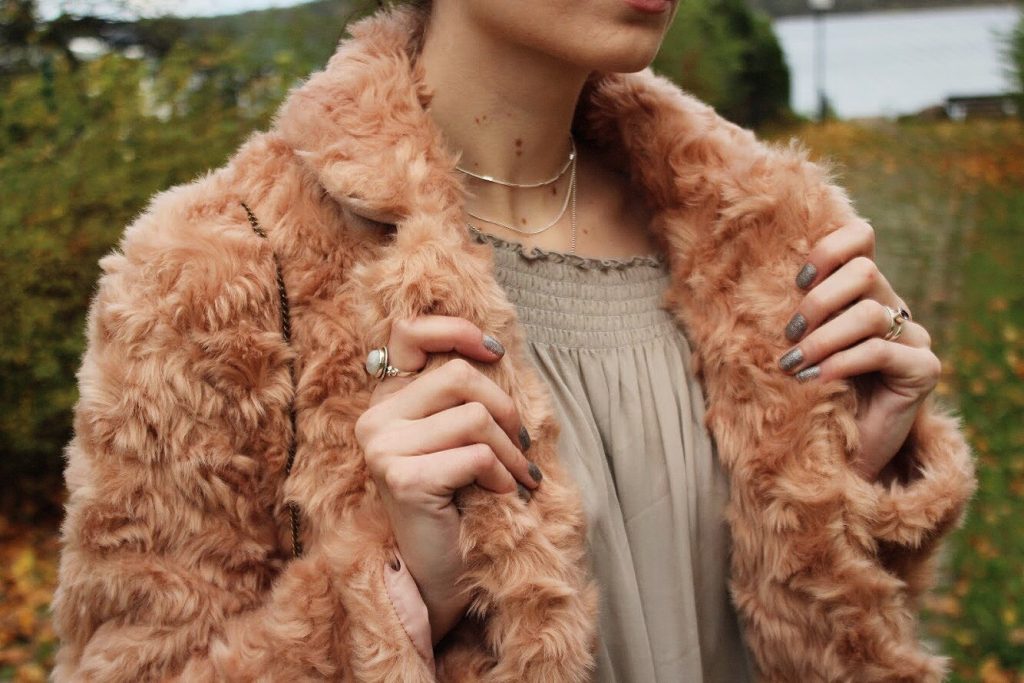 PRETTY IN PINK (FLUFFY COAT)