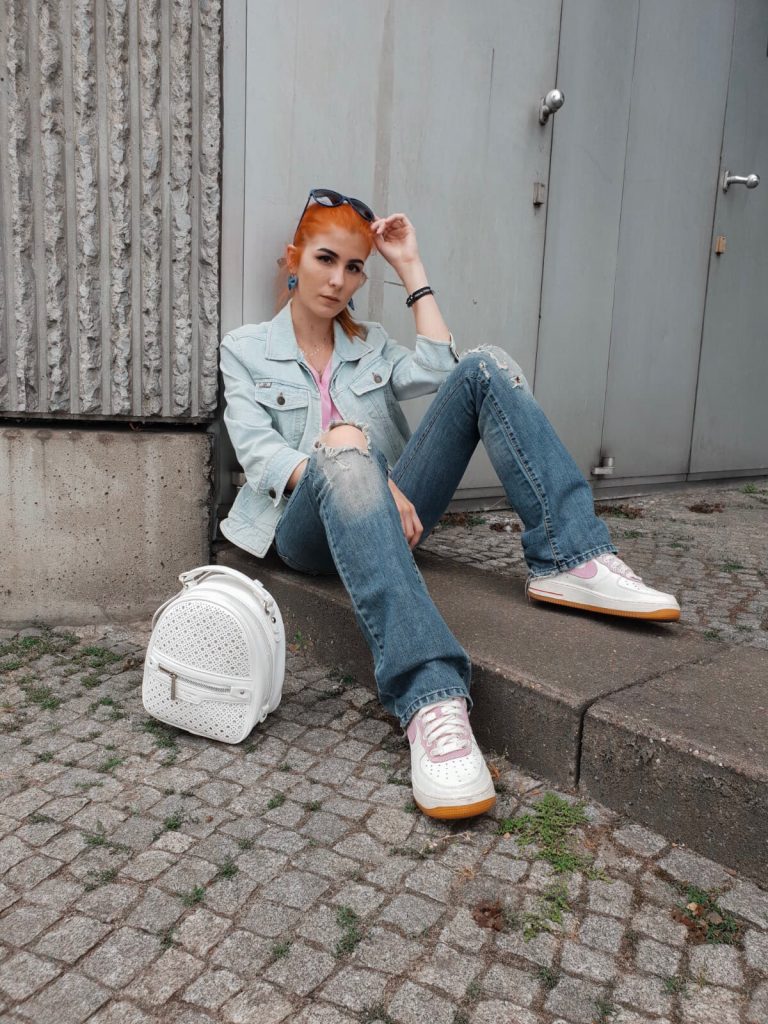 BERLIN FASHION WEEK 2018 - OUTFIT NR. EINS: 2000ER INSPIRIERTER DENIM LOOK