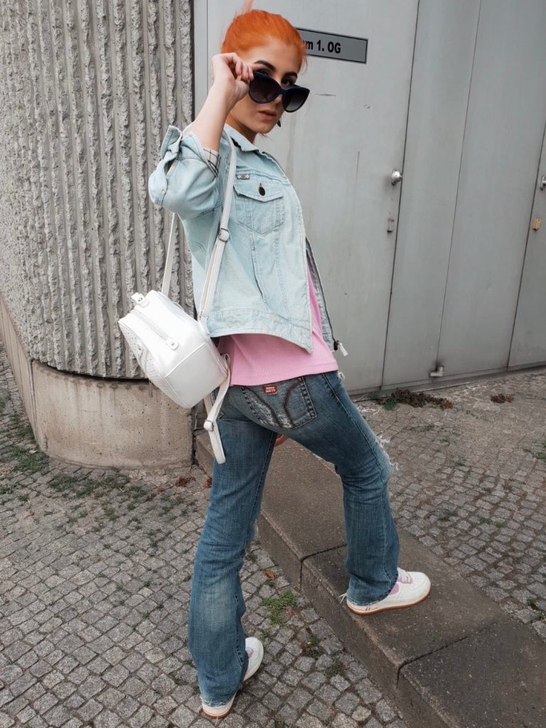 BERLIN FASHION WEEK 2018 - OUTFIT NR. EINS: 2000ER INSPIRIERTER DENIM LOOK