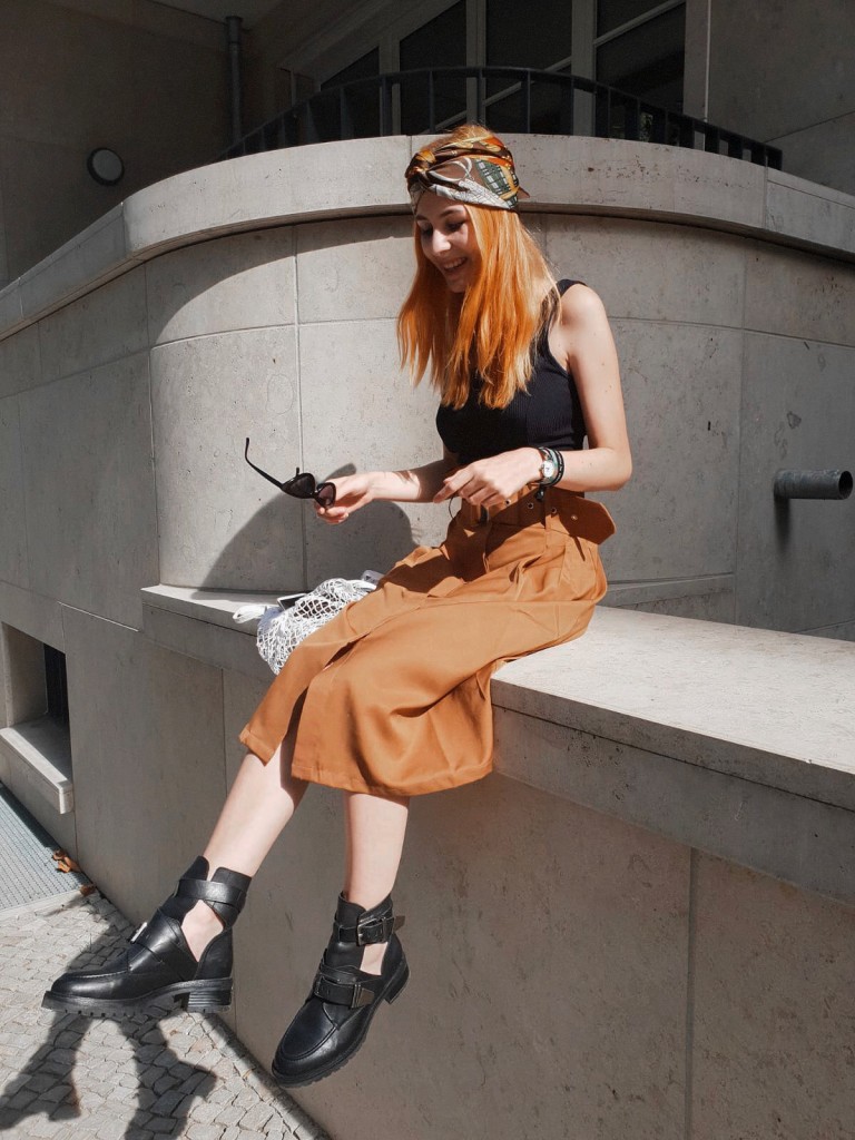 SOMMER OUTFIT: PAPERBAG ROCK UND CUT-OUT BOOTS | Berlin