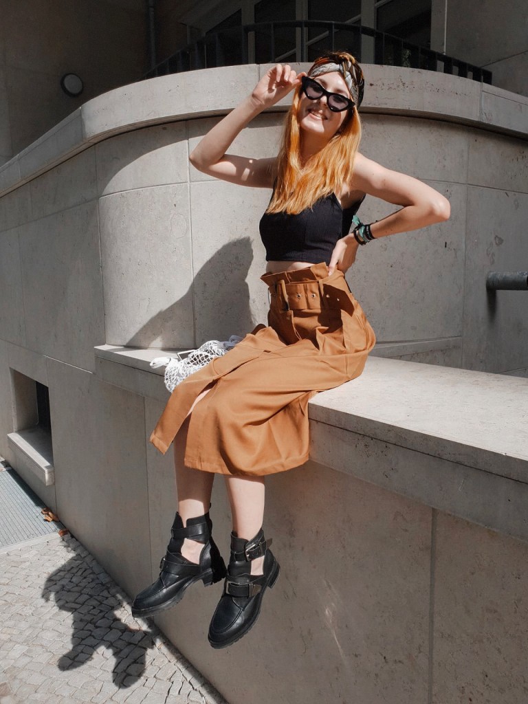 SOMMER OUTFIT: PAPERBAG ROCK UND CUT-OUT BOOTS | Berlin