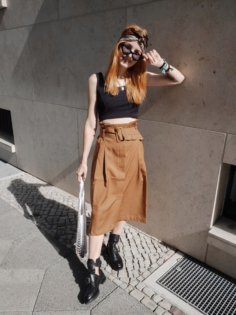 SOMMER OUTFIT: PAPERBAG ROCK UND CUT-OUT BOOTS | Berlin