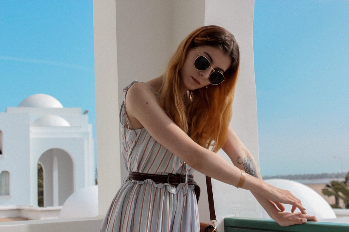 IM GESTREIFTEN BOHO KLEID DURCH DJERBA