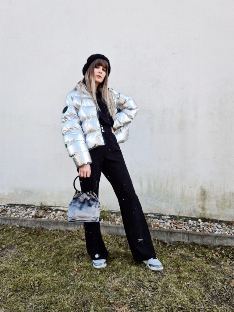 COSMIC OUTFIT: WIE MAN EINE METALLIC PUFFY JACKET STYLET